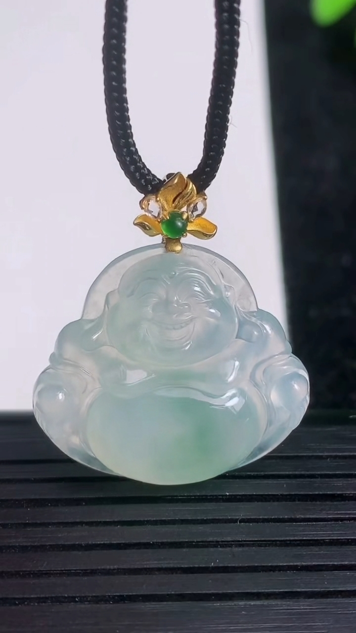 天然A货翡翠种飘花佛公吊坠尺寸25-27.4-5.4重量:6.09g
3月21日