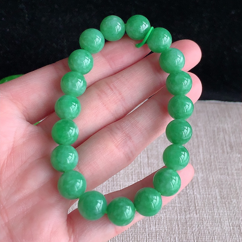 天然A货翡翠满绿圆珠佛珠手串19颗 
尺寸9.8mm 重量31.66g 0320