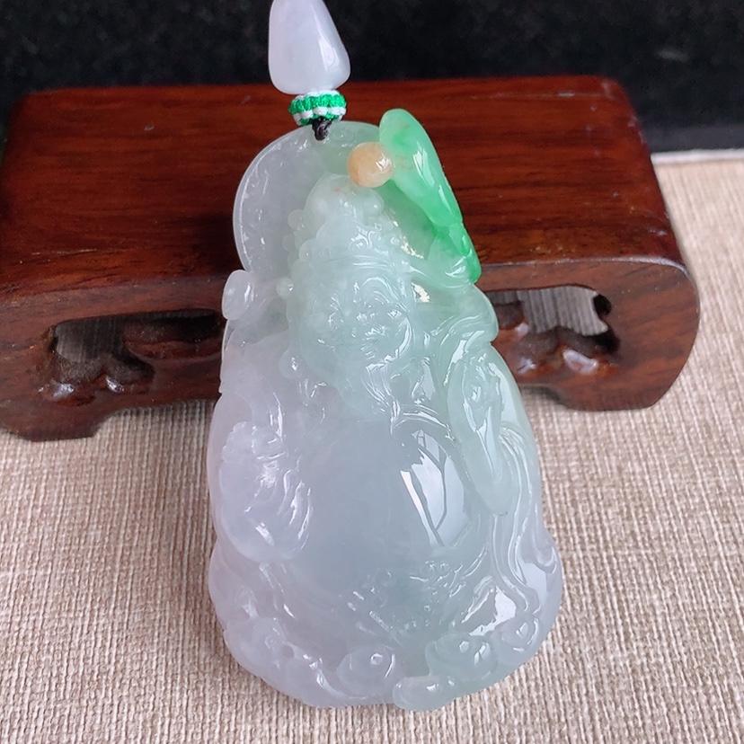 天然A货翡翠黄加绿双彩财神爷吊坠 
尺寸60.8-36.4-11.8mm 重量49.12g 0320