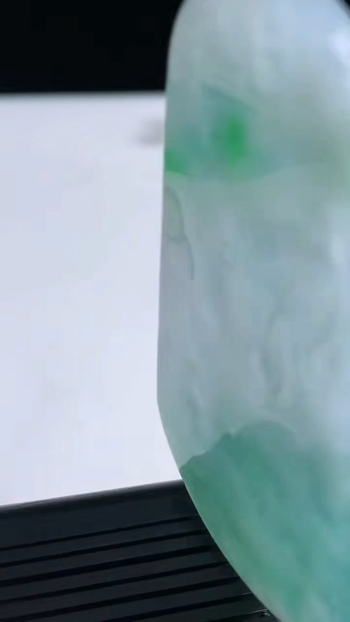 天然A货翡翠不动明王吊坠尺寸68.1-41.5-5.1重量:34.45g
3月21日