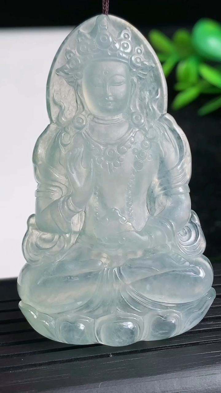 天然A货翡翠度母观音吊坠尺寸57.4-35-5.3重量:21.88g
3月21日