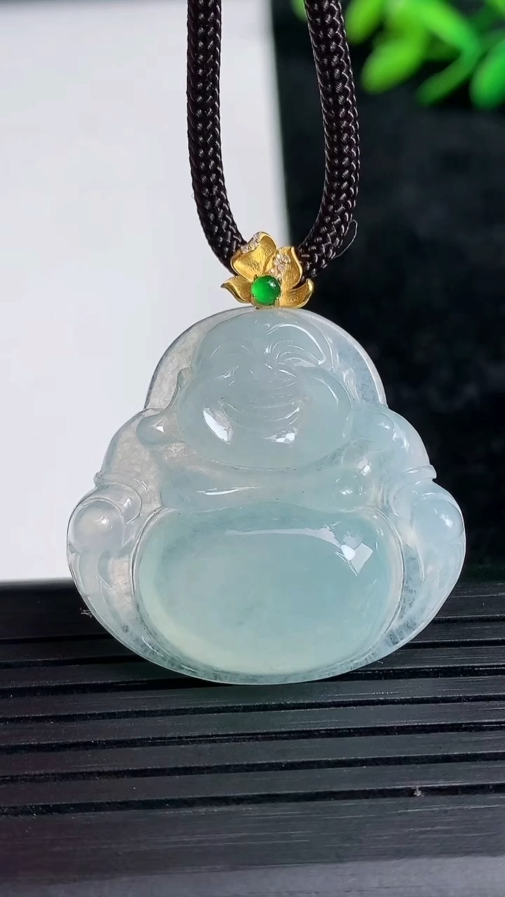 天然A货翡翠佛公吊坠尺寸29-30.6-6.1重量:8.62g
3月21日