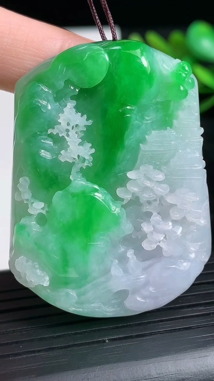 天然A货翡翠山水牌吊坠尺寸49.9-38.5-9.2重量39.54g
3月21日