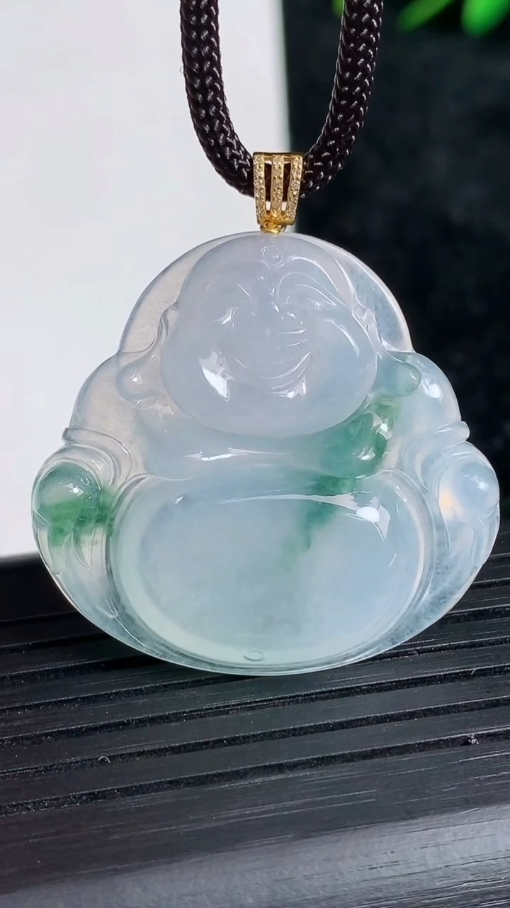 天然A货翡翠种飘花佛公吊坠尺寸30.8-32.6-5重量:8.64g
3月21日