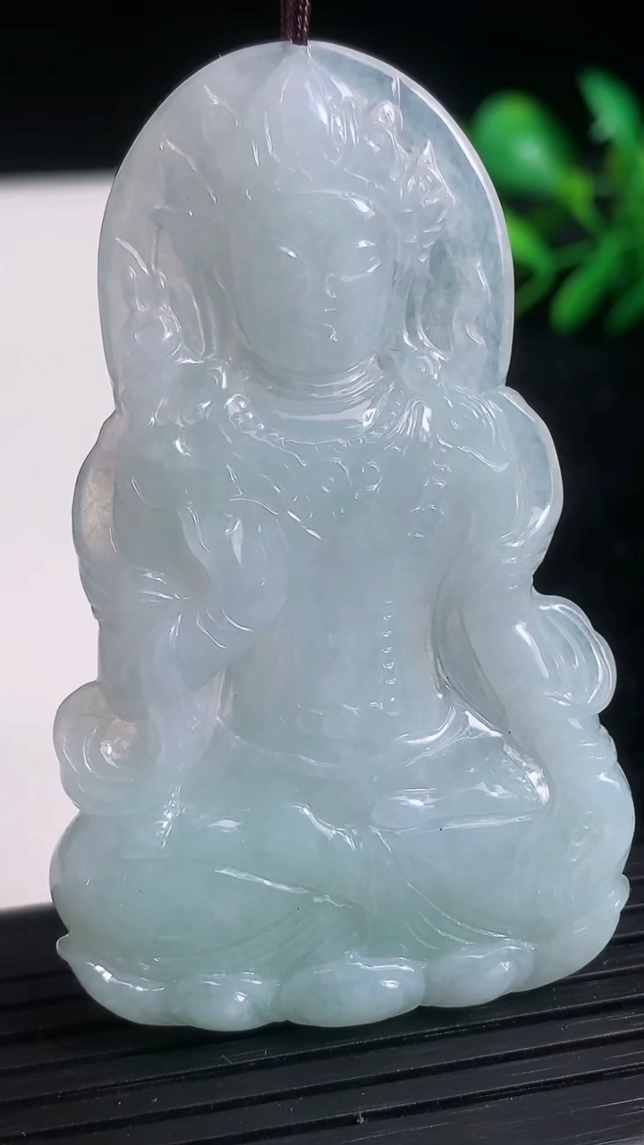 天然A货翡翠度母观音吊坠尺寸64-39-4.5重量:24.30g
3月21日