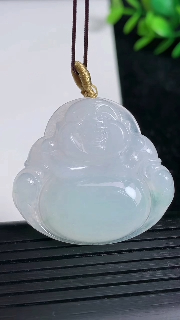 天然A货翡翠佛公吊坠尺寸34.4-37.6-5.9重量:12.67g
3月21日