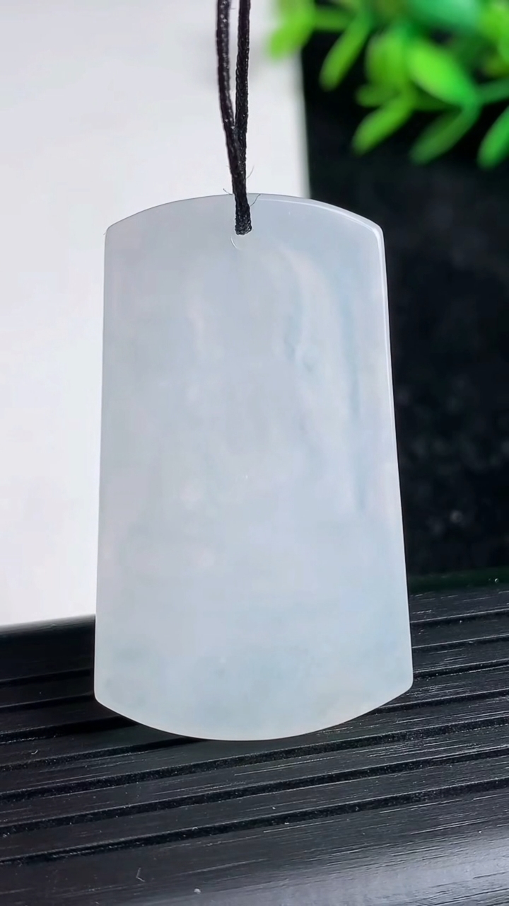 天然A货翡翠大势至菩萨吊坠尺寸40-23.1-5.2重量:12.94g
3月21日