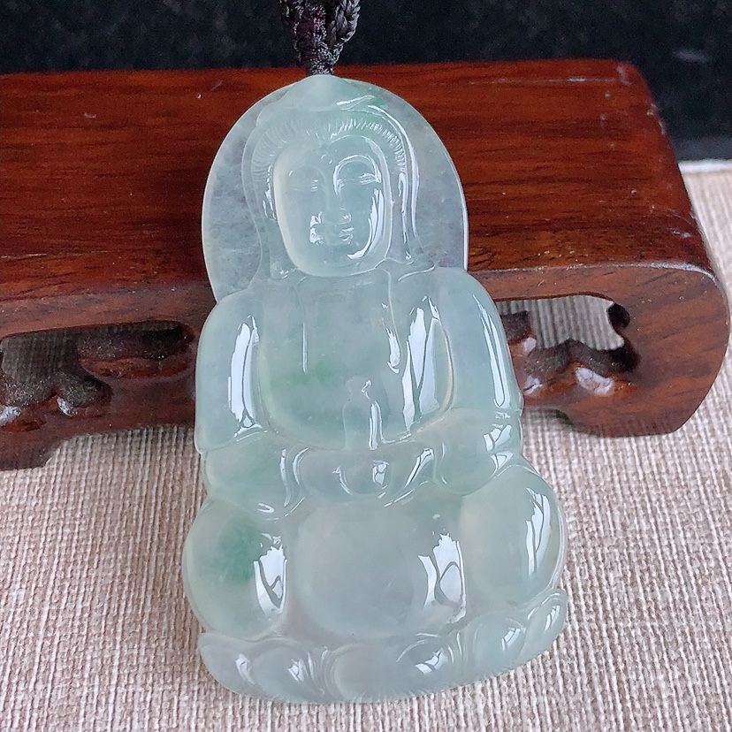 天然A货翡翠飘正装观音吊坠 
尺寸60.4-36-5.8mm 重量27.06g 0320