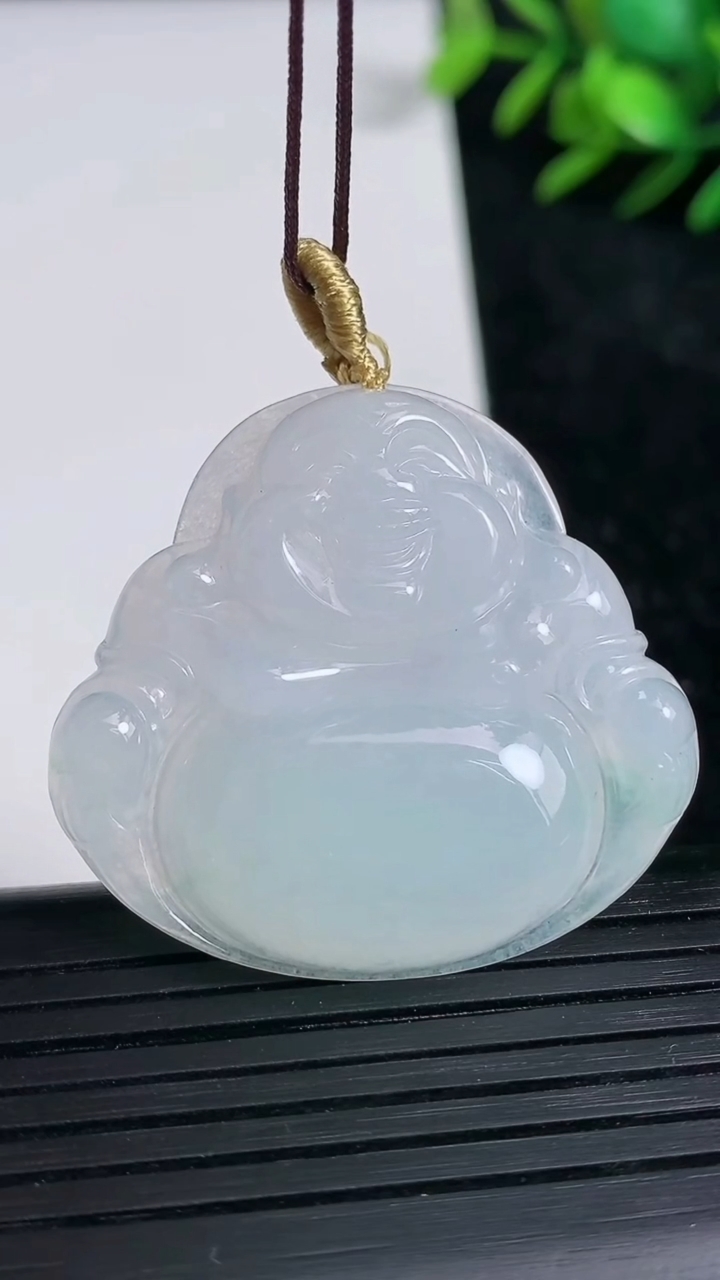 天然A货翡翠佛公吊坠尺寸34.4-37.6-5.9重量:12.67g
3月21日