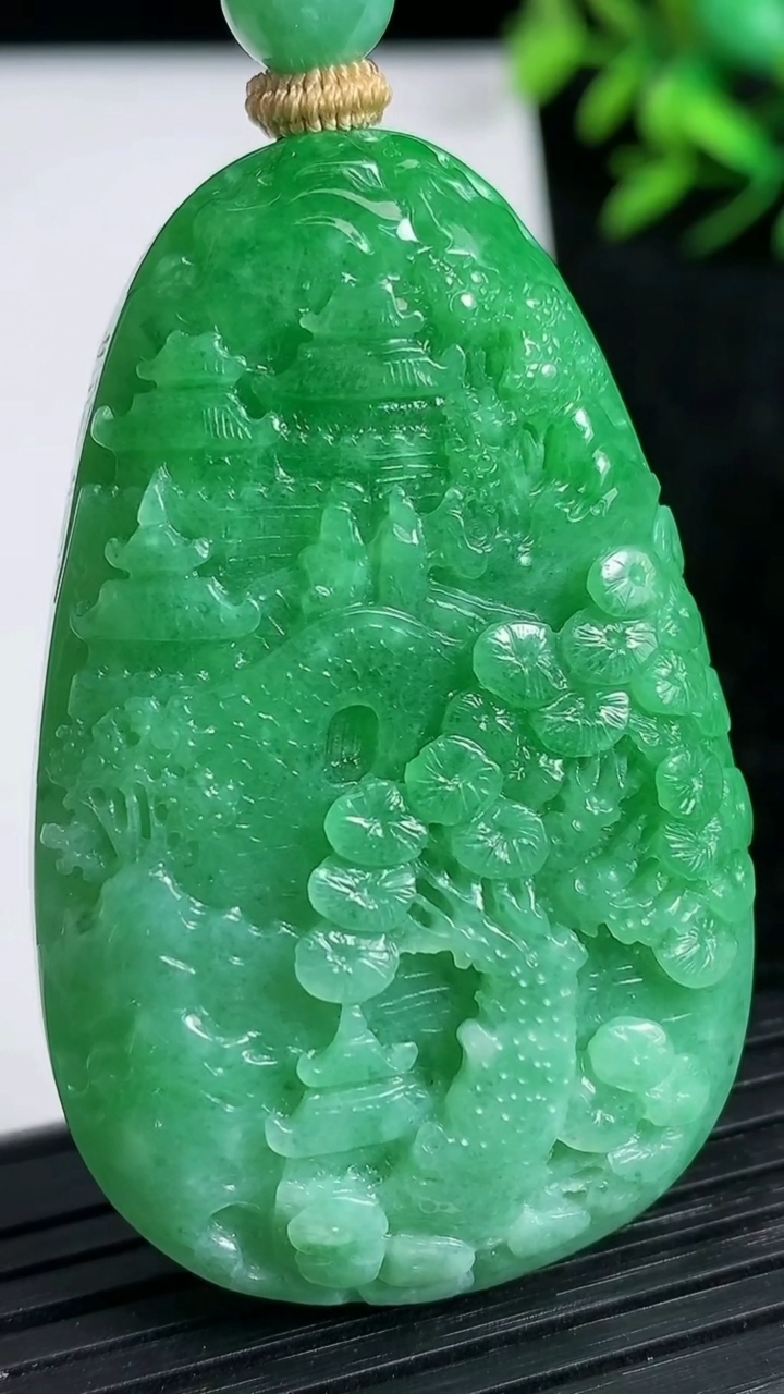 天然A货翡翠山水牌吊坠尺寸53.9-34.4-9.2重量:41.47g
3月21日