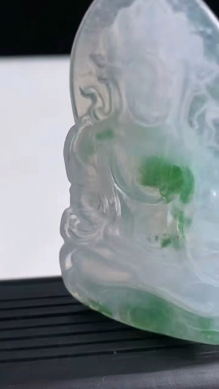 天然A货翡翠度母观音吊坠尺寸66.8-37.1-5.1重量:22.96g
3月21日