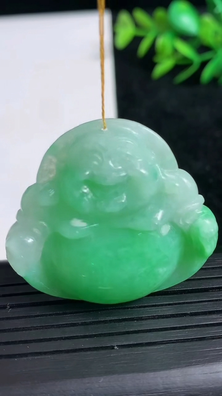 天然A货翡翠佛公吊坠尺寸35-38.8-7.4重量:16.16g
3月21日