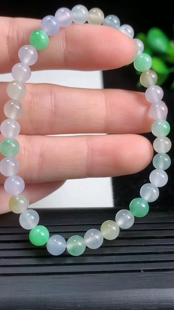 天然A货翡翠三彩圆珠手串尺寸5-34颗重量:8.96g3月21日
工厂直销收藏佳品,种好水足，色泽均匀，有种有色，上手高大气！