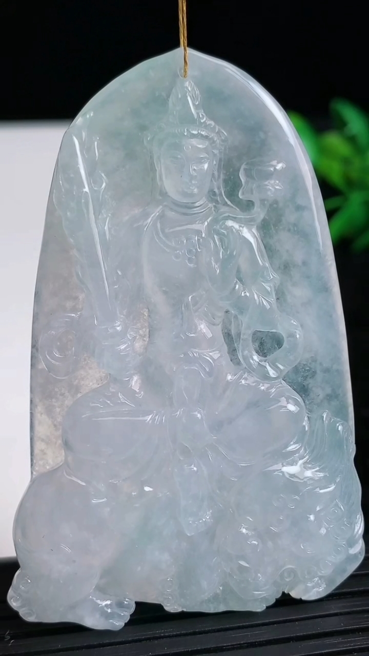 天然A货翡翠文殊菩萨吊坠尺寸69.5-42.5-5.8重量:34.55g
3月21日