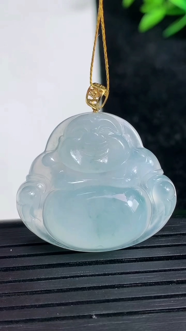 天然A货翡翠种飘花佛公吊坠尺寸25.4-29.1-5.7重量:7.08g
3月21日