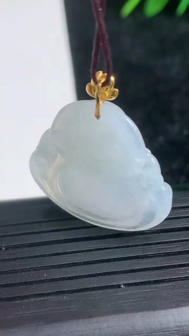 天然A货翡翠种白冰佛公吊坠尺寸25.6-27-4.7重量:5.67g
3月21日