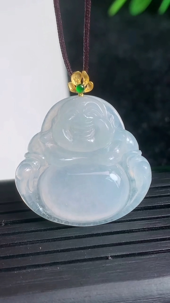天然A货翡翠种白冰佛公吊坠尺寸25.6-27-4.7重量:5.67g
3月21日
