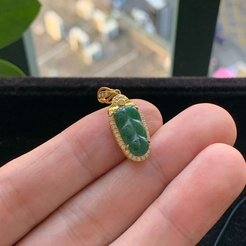 A货天然翡翠冰糯种925银满绿叶子吊坠重量1.50
3月21日