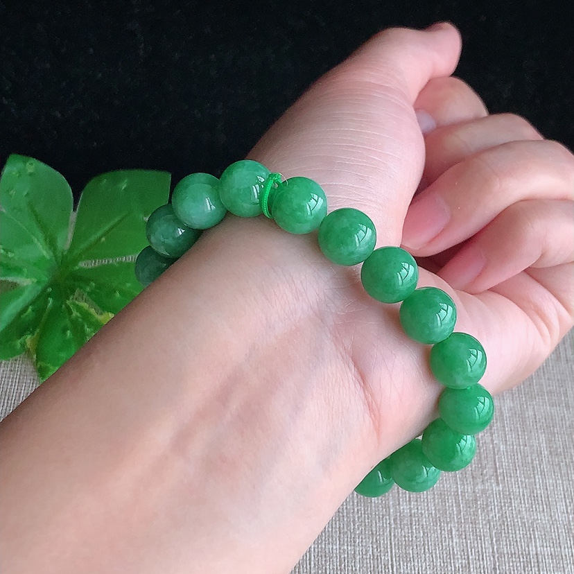 天然A货翡翠满绿圆珠佛珠手串19颗 
尺寸9.8mm 重量31.66g 0320