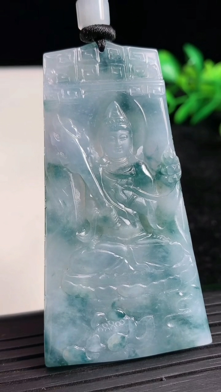 天然A货翡翠紫罗兰飘花虚空藏菩萨吊坠尺寸64.8-35.2-6.7重量:43.82g
3月21日