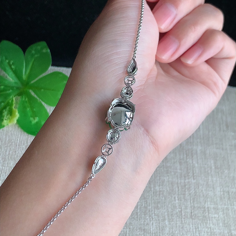 天然A货翡翠18K金伴钻镶嵌满绿招财貔貅手链 
尺寸13-11-6.8mm 重量4.20g 0320