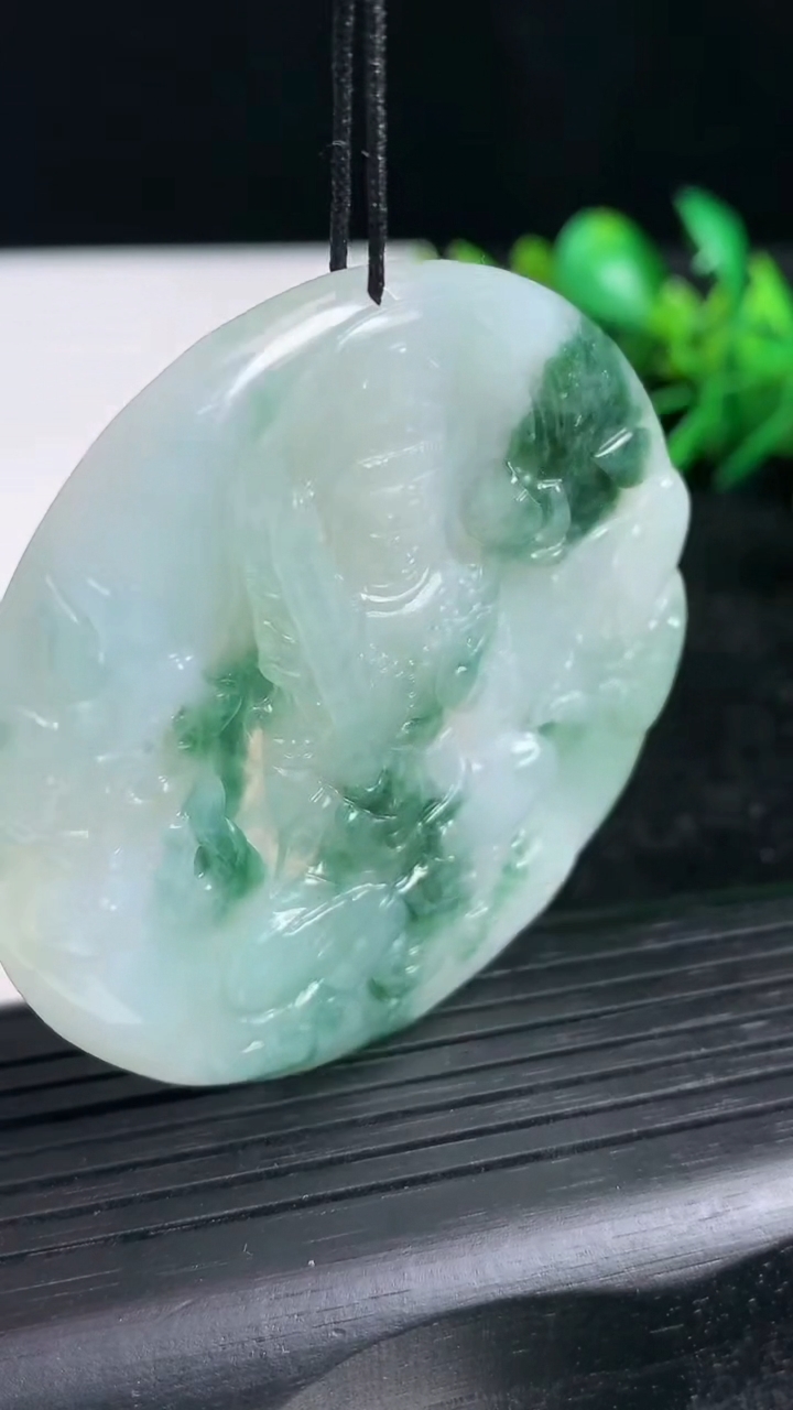 天然A货翡翠虚空藏菩萨吊坠尺寸53.8-4.8重量:30.89g
3月21日