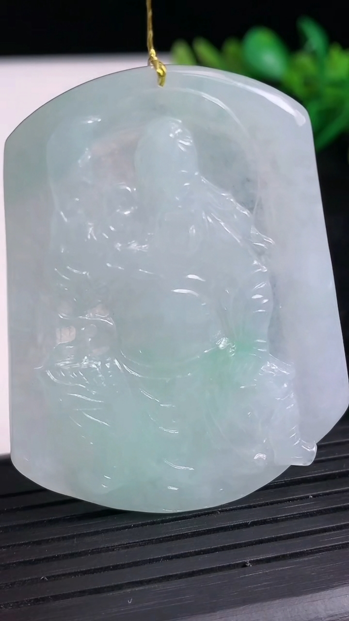 天然A货翡翠关公吊坠尺寸54.9-43-4.4重量:25.59g
3月21日