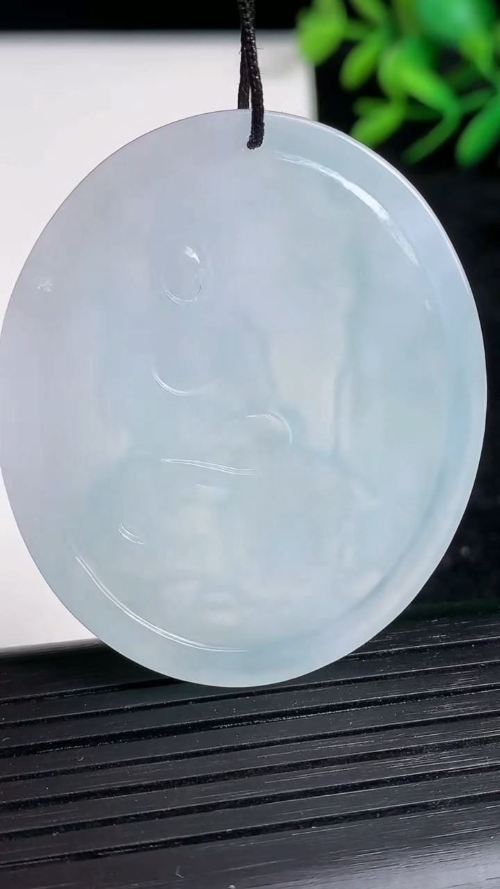 天然A货翡翠文殊菩萨吊坠尺寸47.5-40.3-4.6重量:20.35g
3月21日