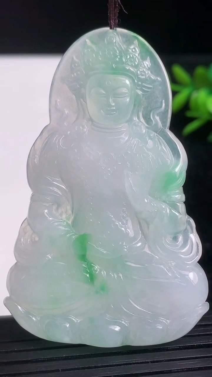 天然A货翡翠度母观音吊坠尺寸63.8-40.5-4.8重量:24.65g
3月21日