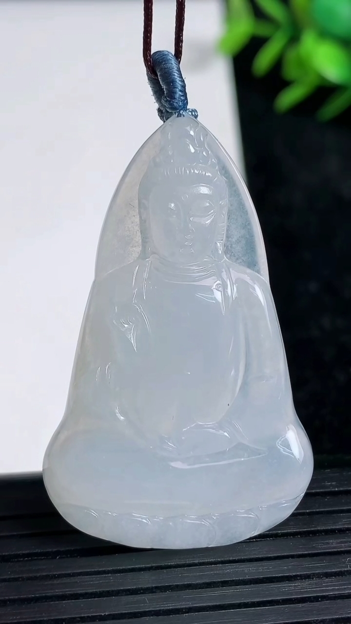 天然A货翡翠观音菩萨吊坠尺寸45.8-28.5-4.6重量:10.39g
3月21日