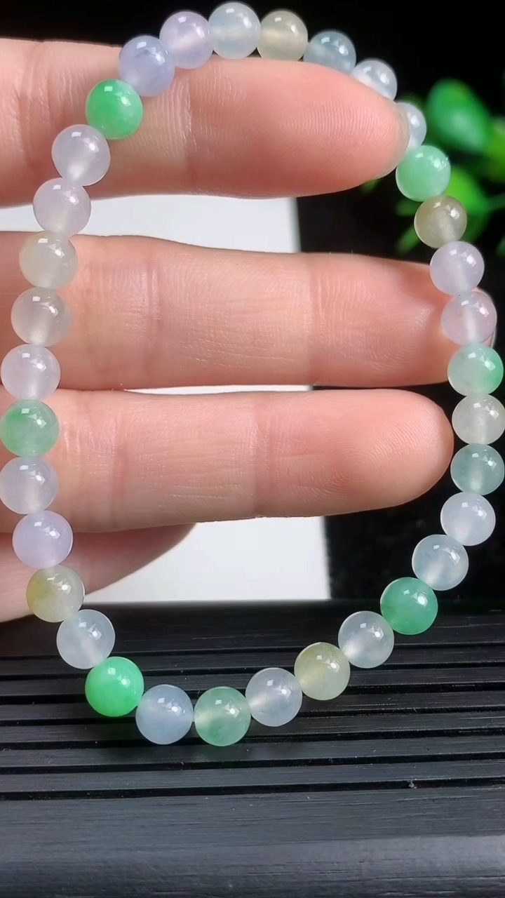 天然A货翡翠三彩圆珠手串尺寸5-34颗重量:8.96g3月21日
工厂直销收藏佳品,种好水足，色泽均