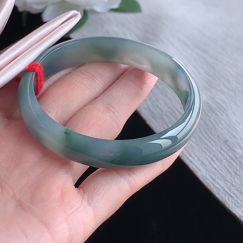 天然A货翡翠紫底飘花正装正圈手镯56-57圈口  
尺寸56-11.8-5.7mm 0318