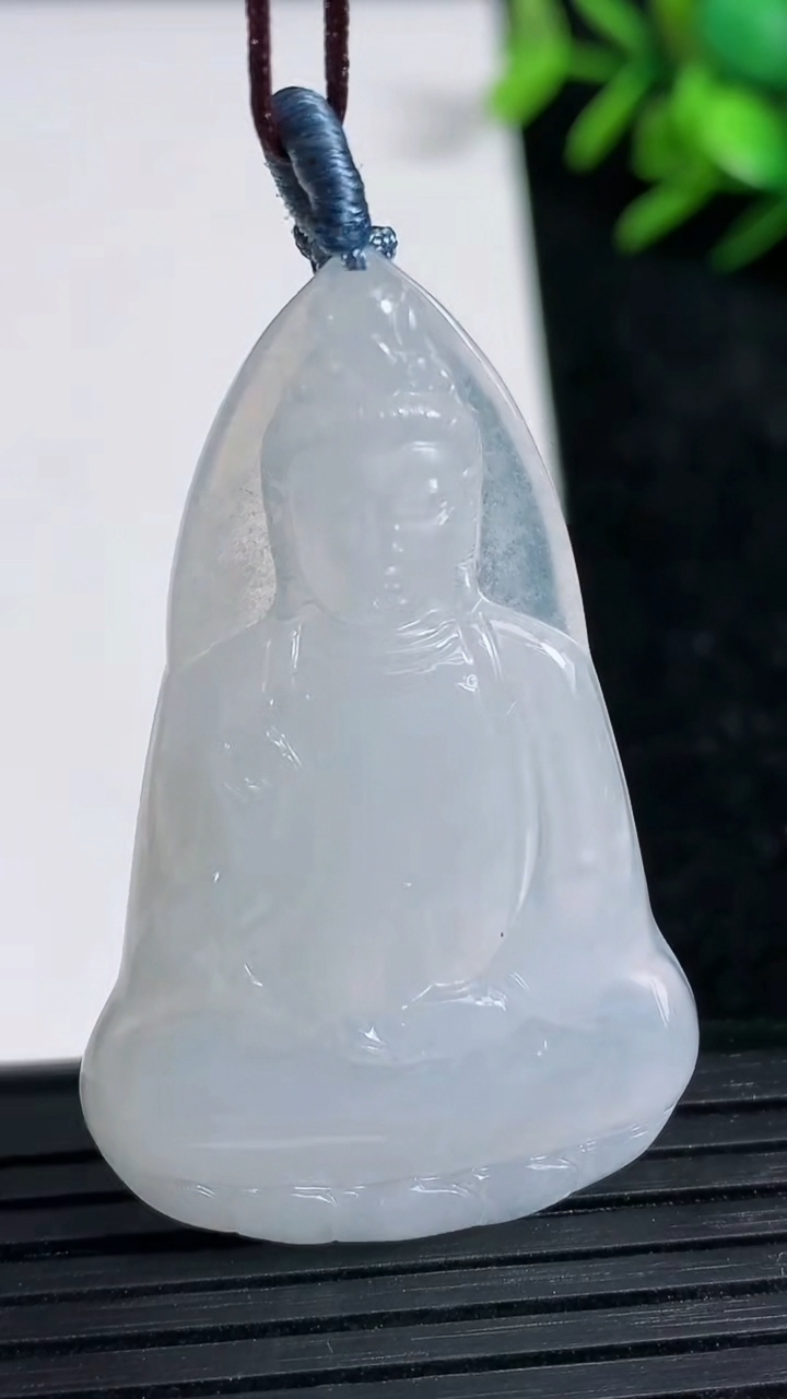 天然A货翡翠观音菩萨吊坠尺寸45.8-28.5-4.6重量:10.39g
3月21日