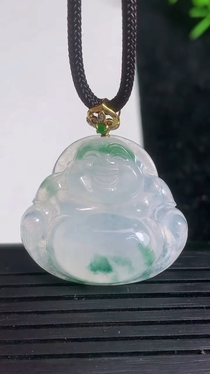 天然A货翡翠种飘花佛公吊坠尺寸26-28.8-6重量:6.94g
3月21日