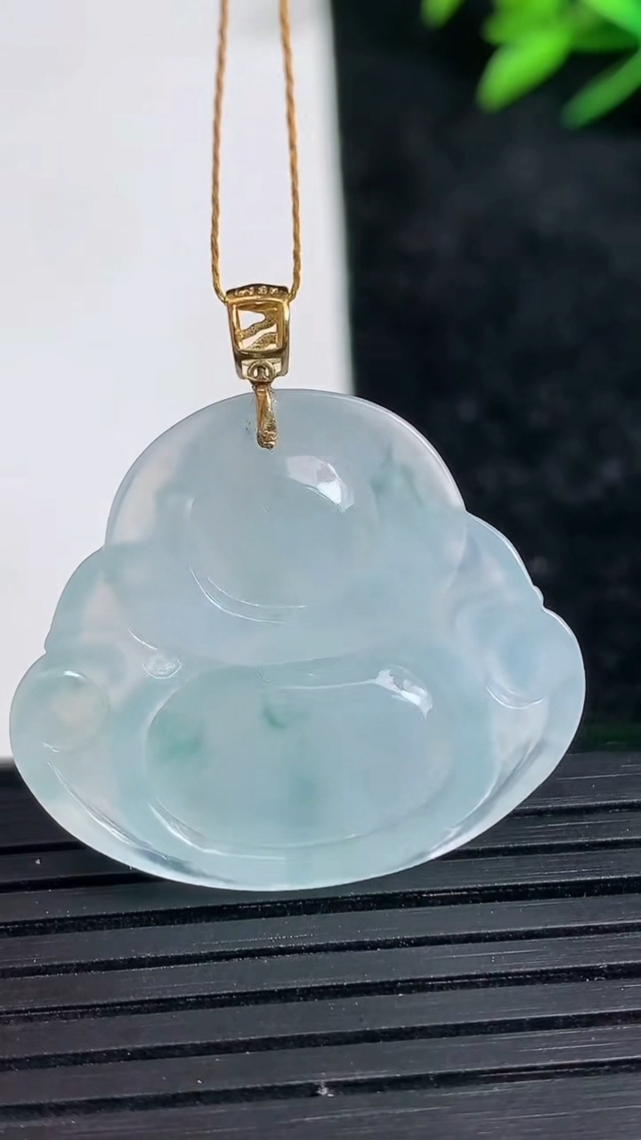 天然A货翡翠种飘花佛公吊坠尺寸25.4-29.1-5.7重量:7.08g
3月21日