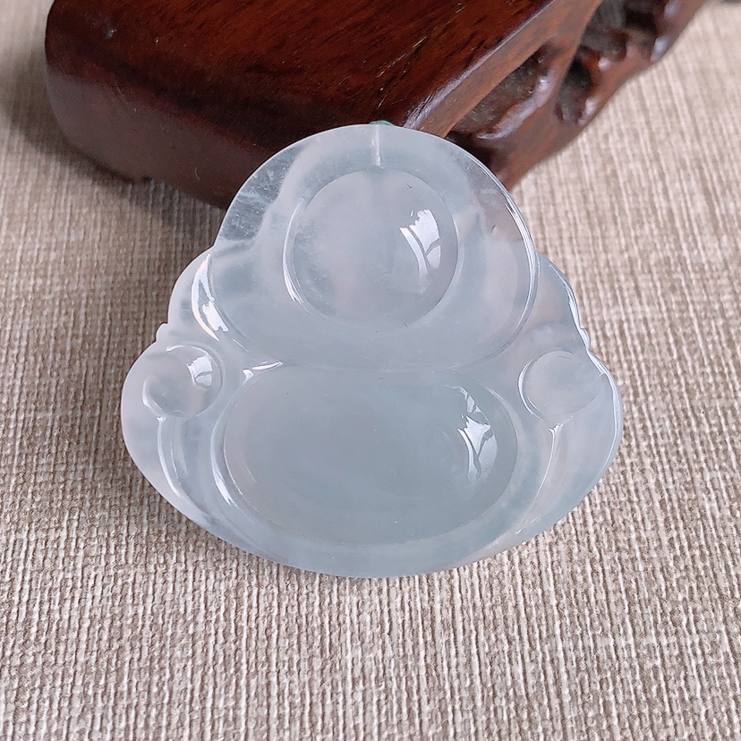 天然A货翡翠白月光大件佛公吊坠  
尺寸36.6-40.5-9.3mm 重量17.48g 0320