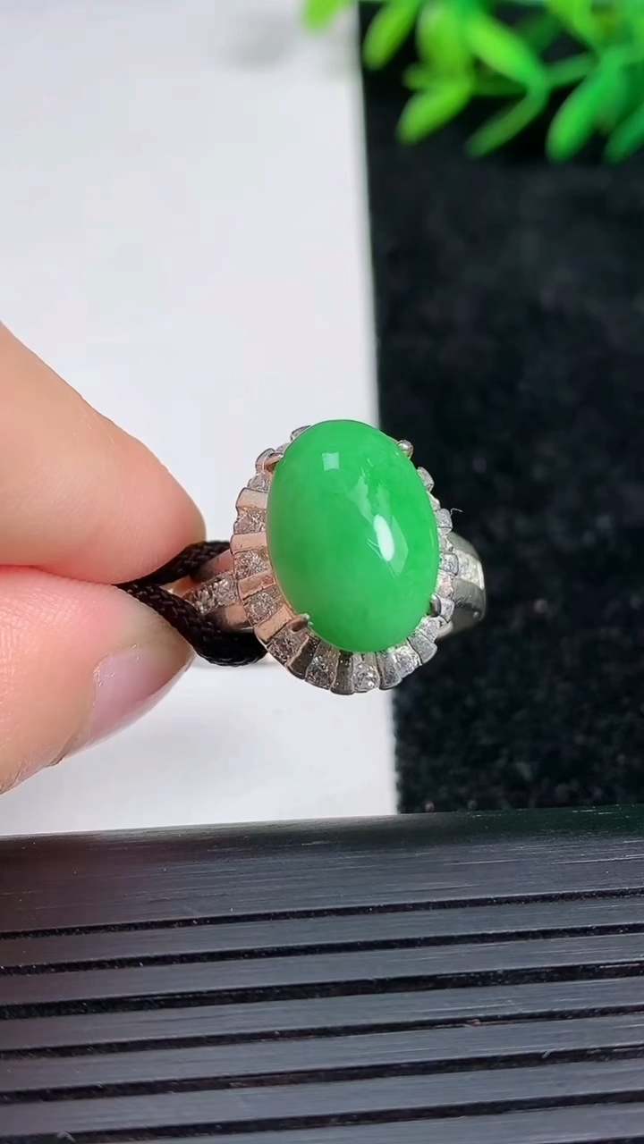 天然A货翡翠蛋面戒指尺寸18.9-14.7-10重量:14.87g2026年3月21日
工厂直销收藏