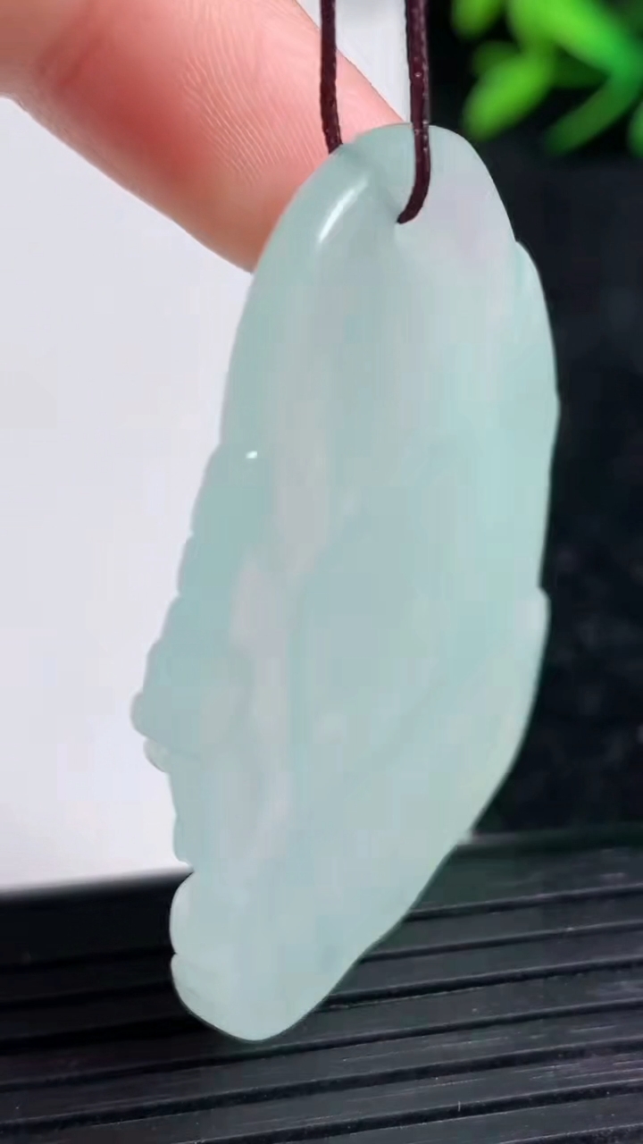 天然A货翡翠阿弥陀佛吊坠尺寸47.2-32.4-5.2重量:18.33g
3月21日