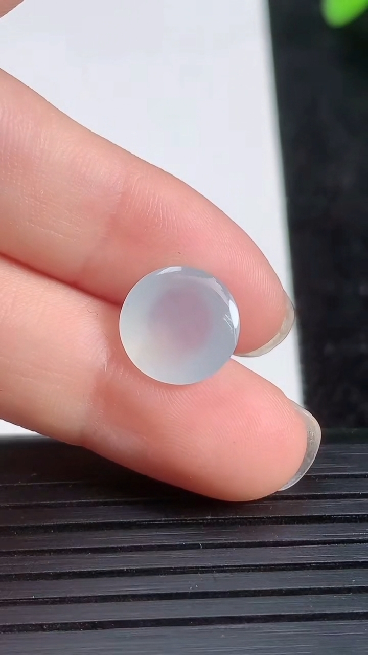 天然A货翡翠蛋面镶嵌件尺寸10.5-4.5重量:0.90g
3月21日