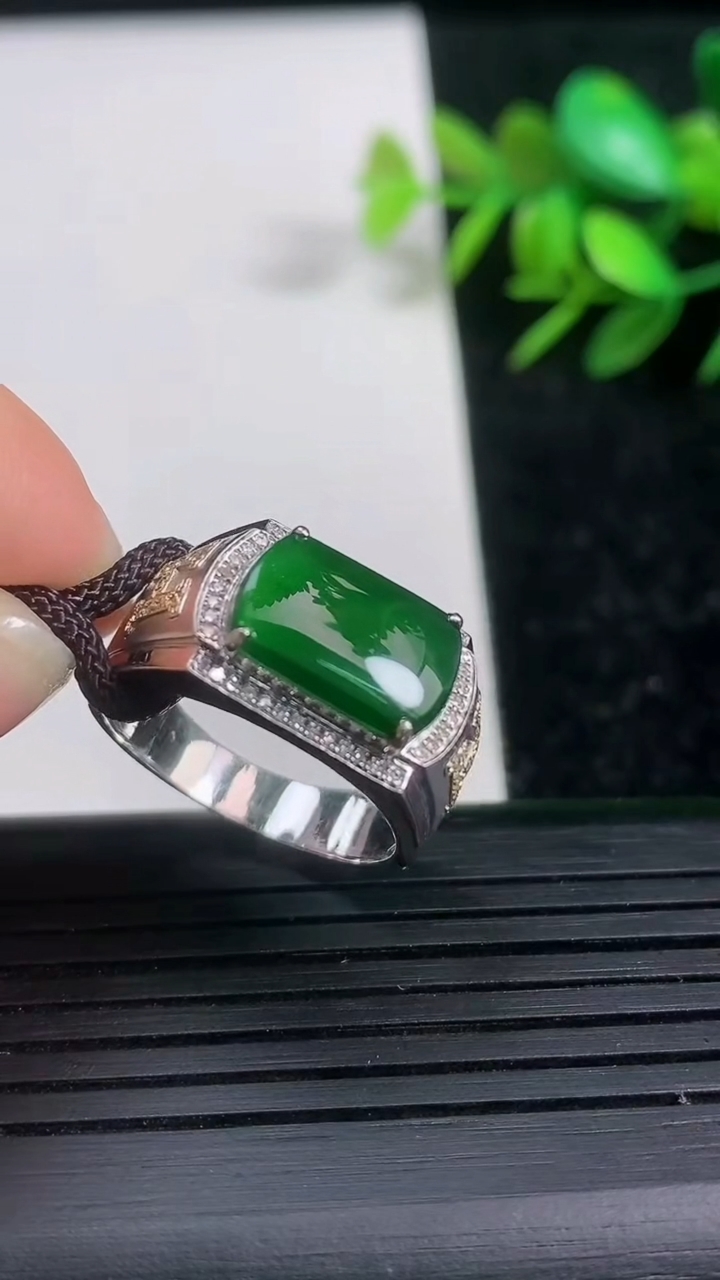 天然A货翡翠马鞍戒指尺寸19.2-12.4-7.7重量:4.45g2026年3月21日
工厂直销收藏