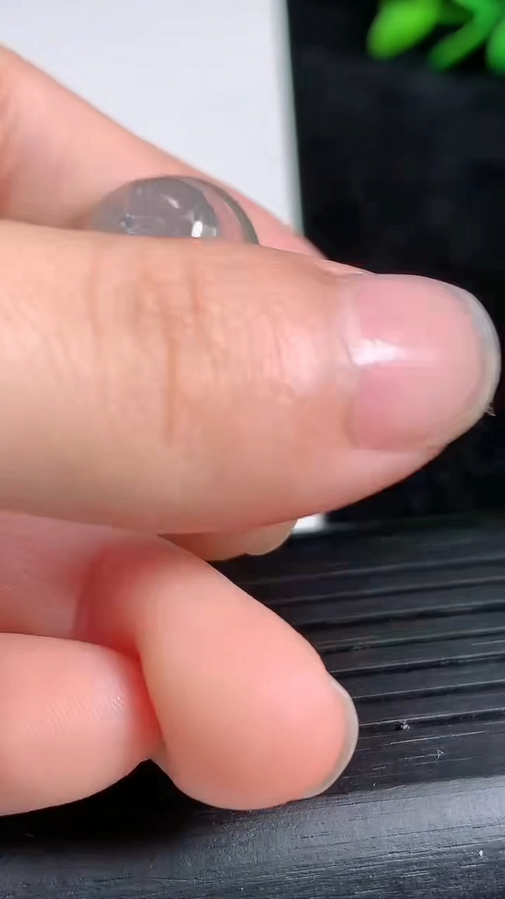 天然A货翡翠佛公吊坠尺寸26.2-30.4-5.8重量:7.95g
3月21日