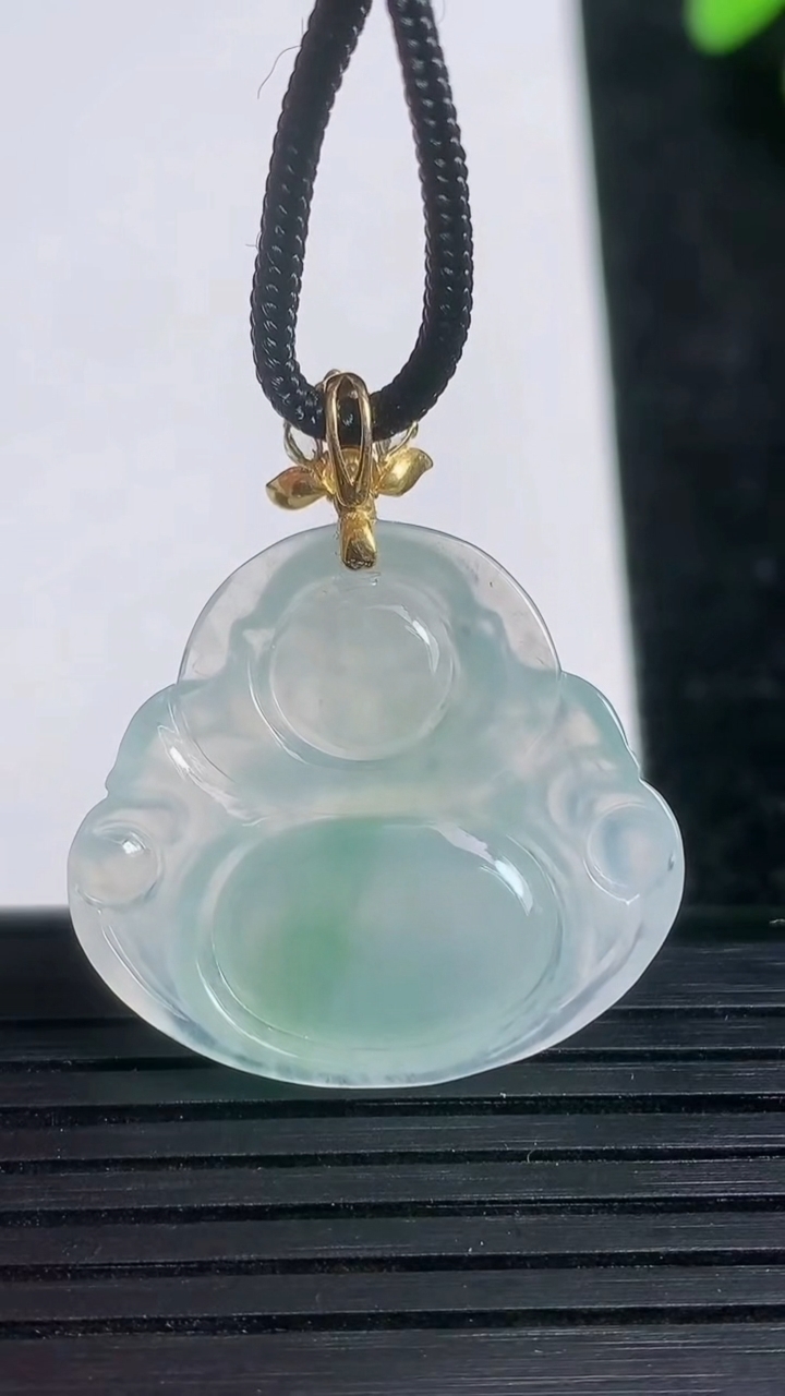 天然A货翡翠种飘花佛公吊坠尺寸25-27.4-5.4重量:6.09g
3月21日