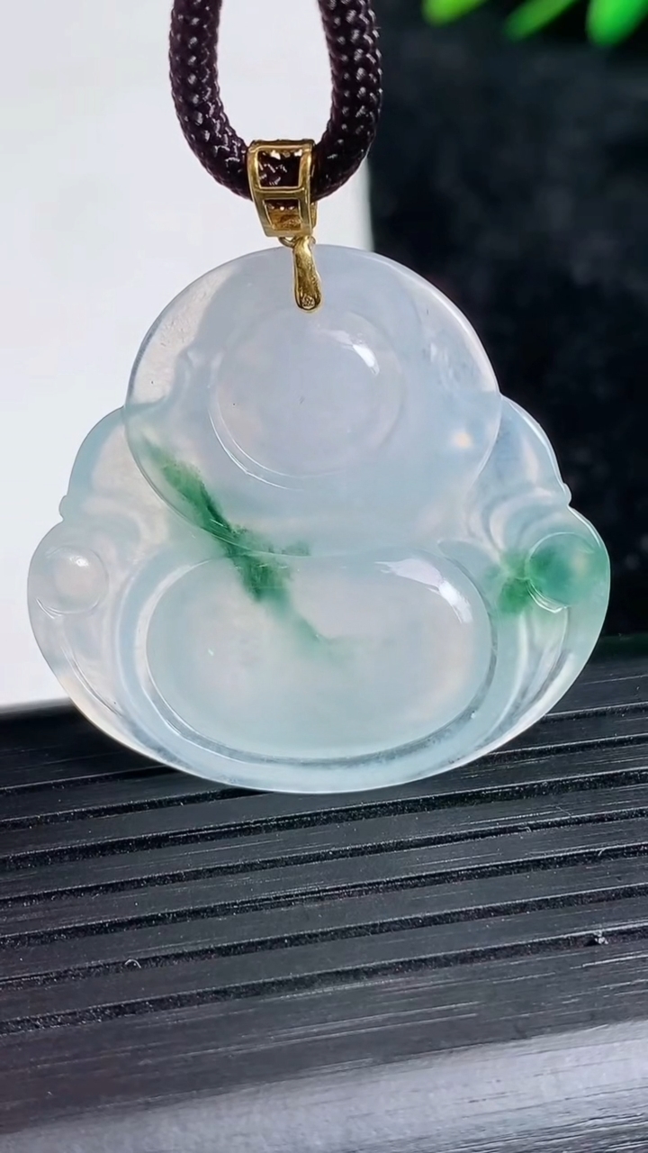 天然A货翡翠种飘花佛公吊坠尺寸30.8-32.6-5重量:8.64g
3月21日