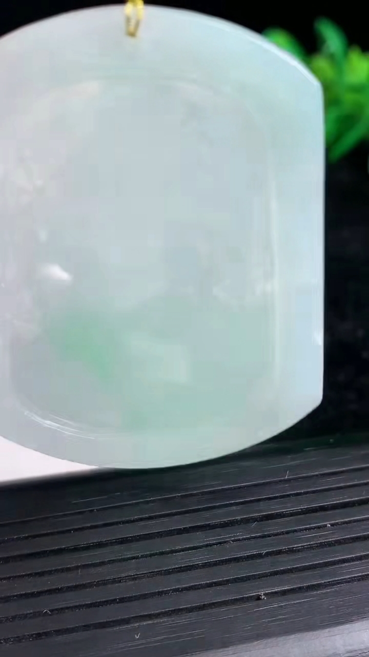 天然A货翡翠关公吊坠尺寸54.9-43-4.4重量:25.59g
3月21日