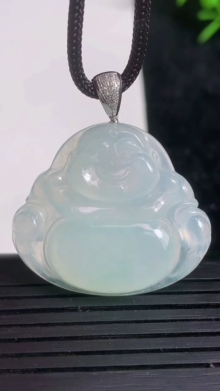 天然A货翡翠佛公吊坠尺寸28.6-32.8-5.4重量:8.83g
3月21日