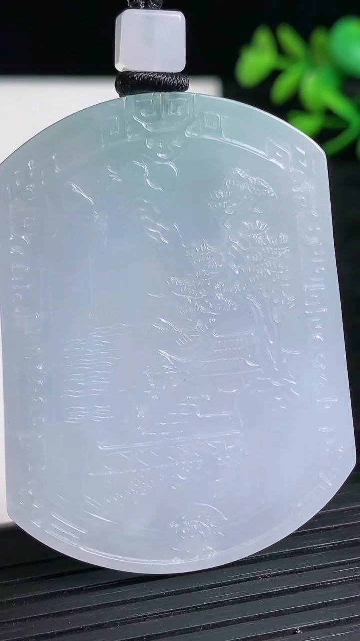 天然A货翡翠山水牌吊坠尺寸52.2-40-5.3重量:33.84g
3月21日