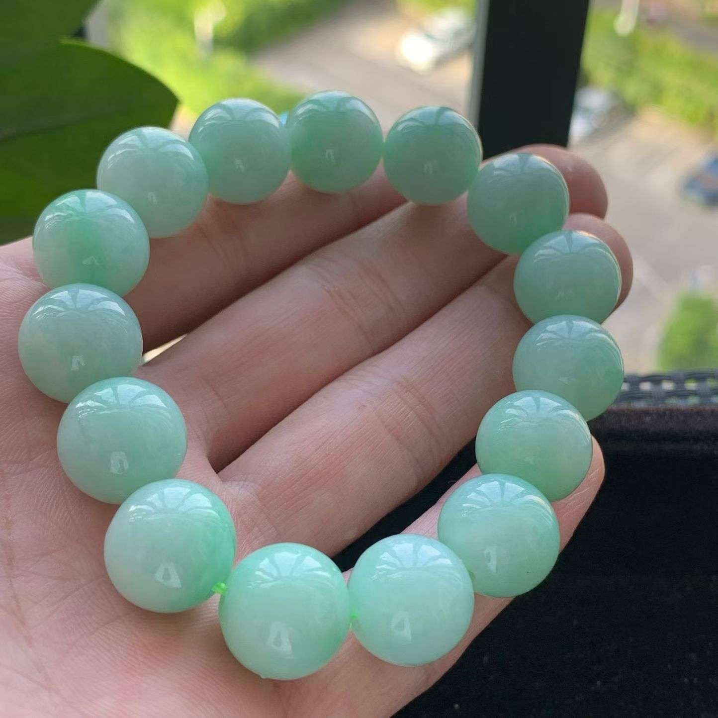 A货天然翡翠冰糯种满绿手串15颗重量71.49
3月21日