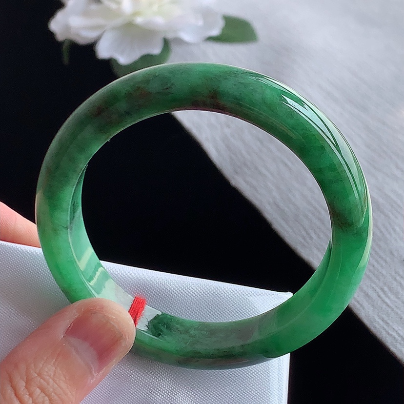 天然A货翡翠满绿辣绿正装正圈手镯53-54圈口  
尺寸53-11.8-7.7mm 0318