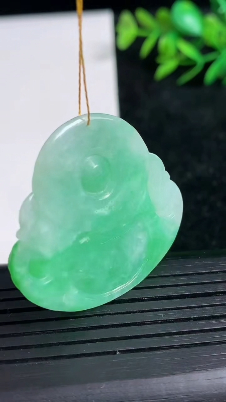 天然A货翡翠佛公吊坠尺寸35-38.8-7.4重量:16.16g
3月21日