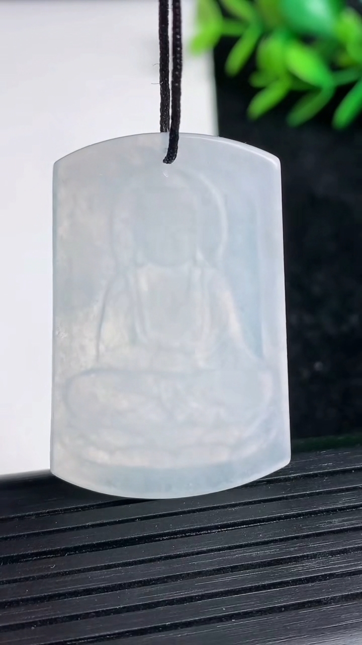 天然A货翡翠大日如来吊坠尺寸39.7-26.4-3.8重量:11.37g
3月21日